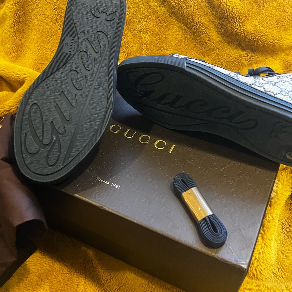 COPY - High top Gucci sneaker - Picture 2 of 3